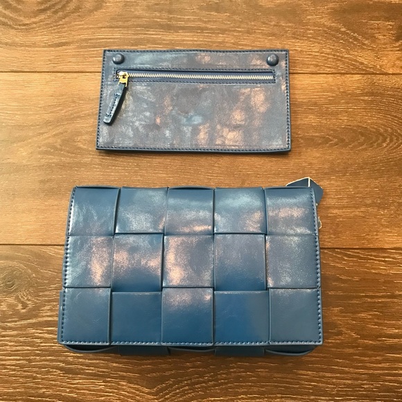 Blue Genuine Leather Brooklyn Basket Handbag with a removable cardholder. - Picture 6 of 6